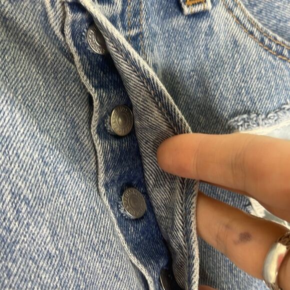 LEVI’S Cut Off Medium Wash Distressed Denim Shorts Size Medium - Picture 3 of 7